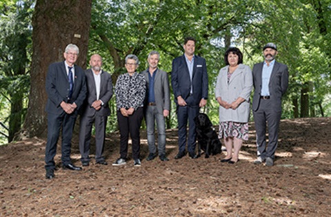 Photo taken at Wombat Hill Botanic Gardens with Cr Don Henderson, Cr Brian Hood, Cr Lesley Hewitt, Cr Tim Drylie, Cr Tony Clark with Timmy, Cr Shirley Cornish, Cr Pat Hockey 380 x 250.jpg